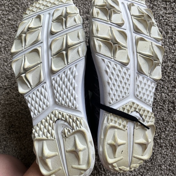 Women’s Nike Golf Shoes - Picture 2 of 3